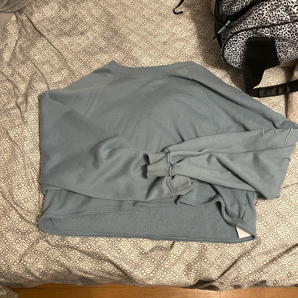 cropped sweatshirt